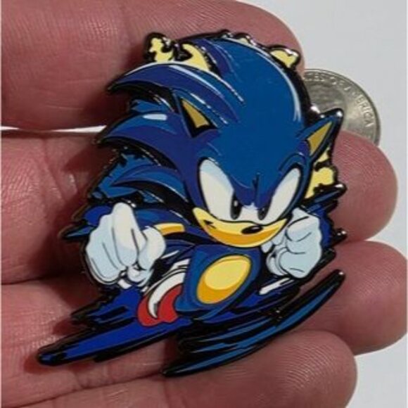 Speedy Sonic the Hedgehog Enamel Pin – Sega Video Game Collectible - Picture 2 of 3